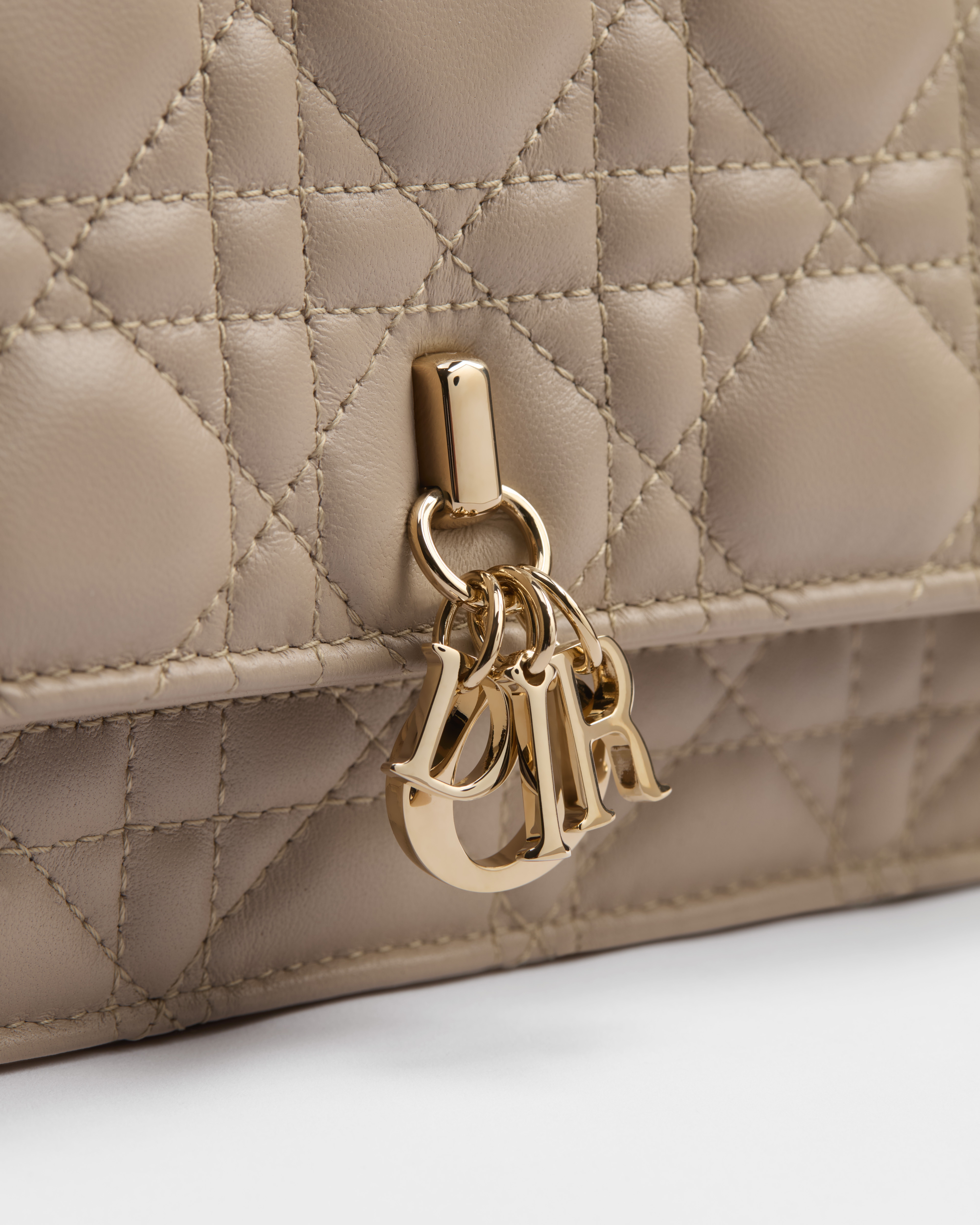 My Dior 迷你链条手袋 胭脂米色羊皮革藤格纹 E10