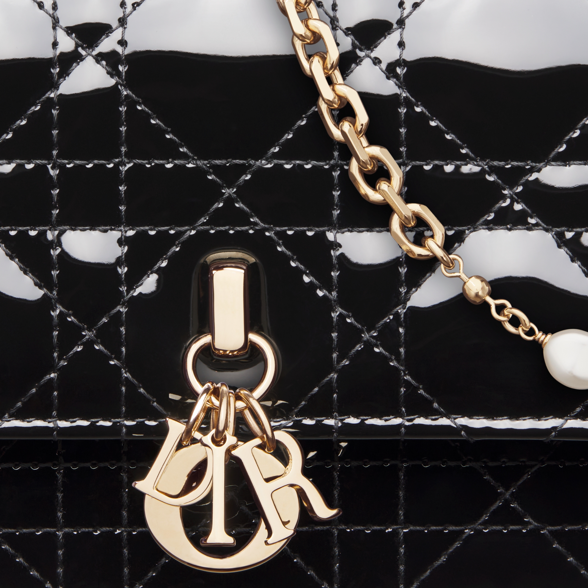 My Dior 迷你链条手袋 黑色漆皮牛皮革藤格纹 E09