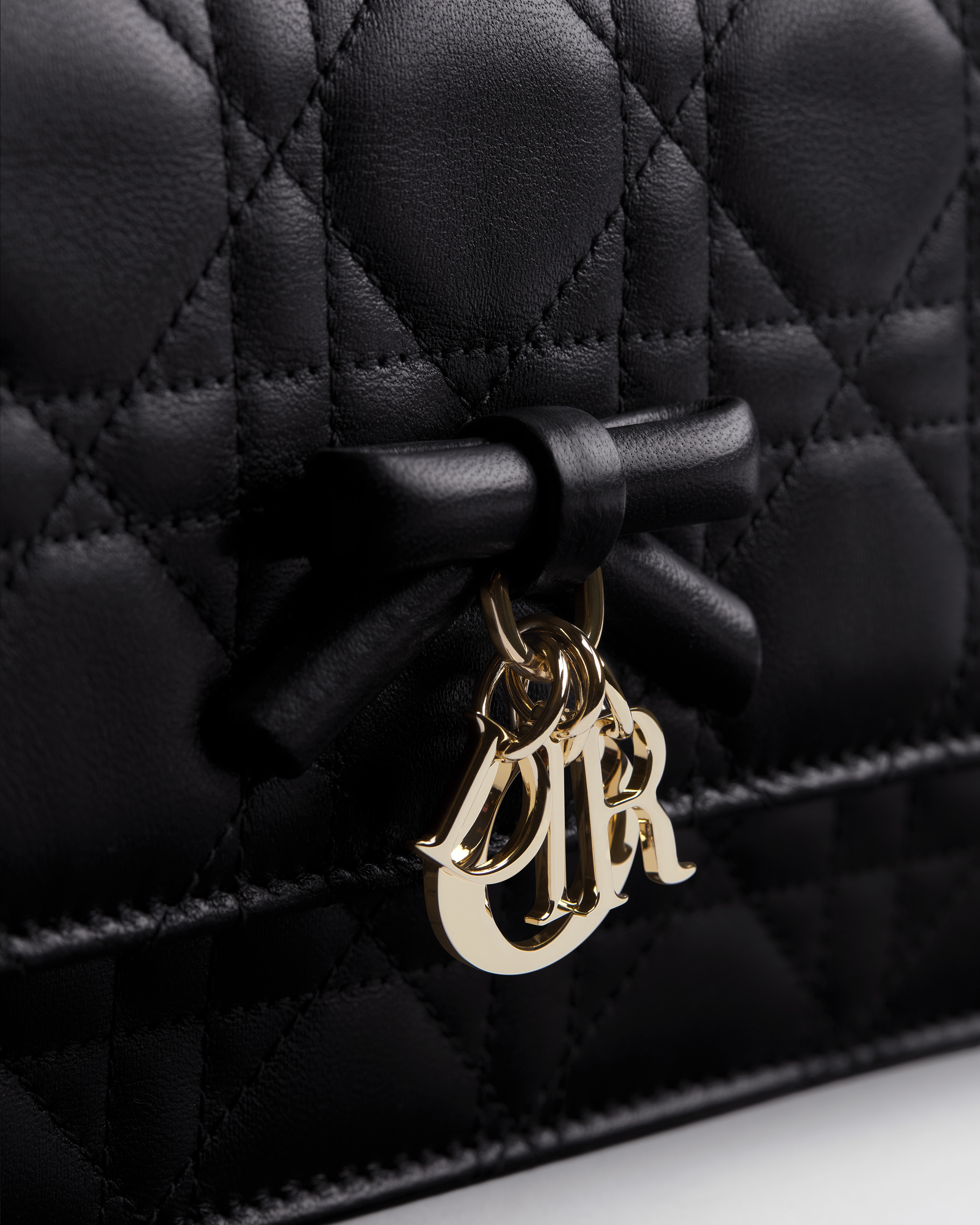 My Dior 迷你链条手袋 黑色羊皮革藤格纹 E10