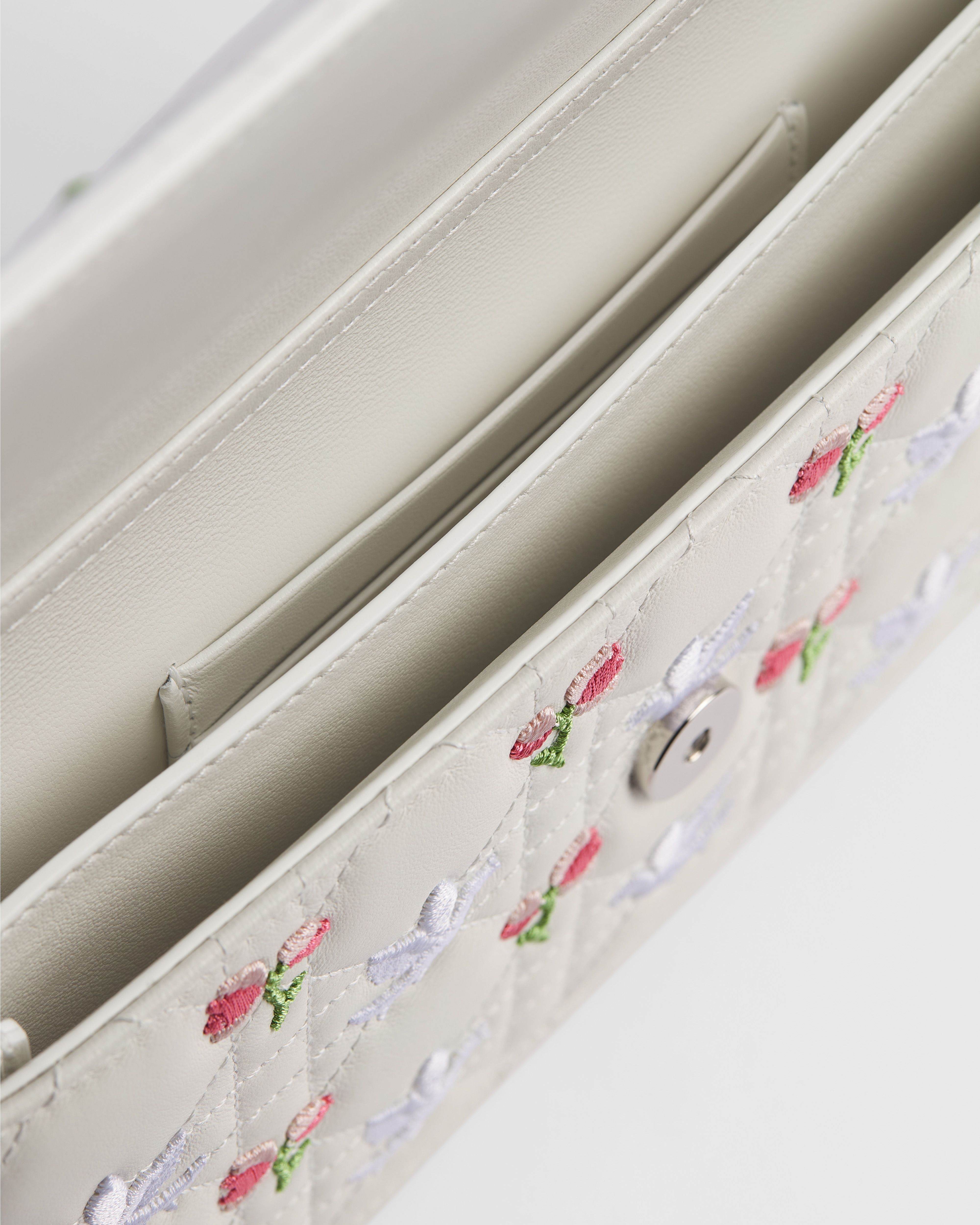 Dioramour My Dior 迷你链条手袋 白色羊皮革藤格纹多色 Doves & Roses 图案刺绣 E06