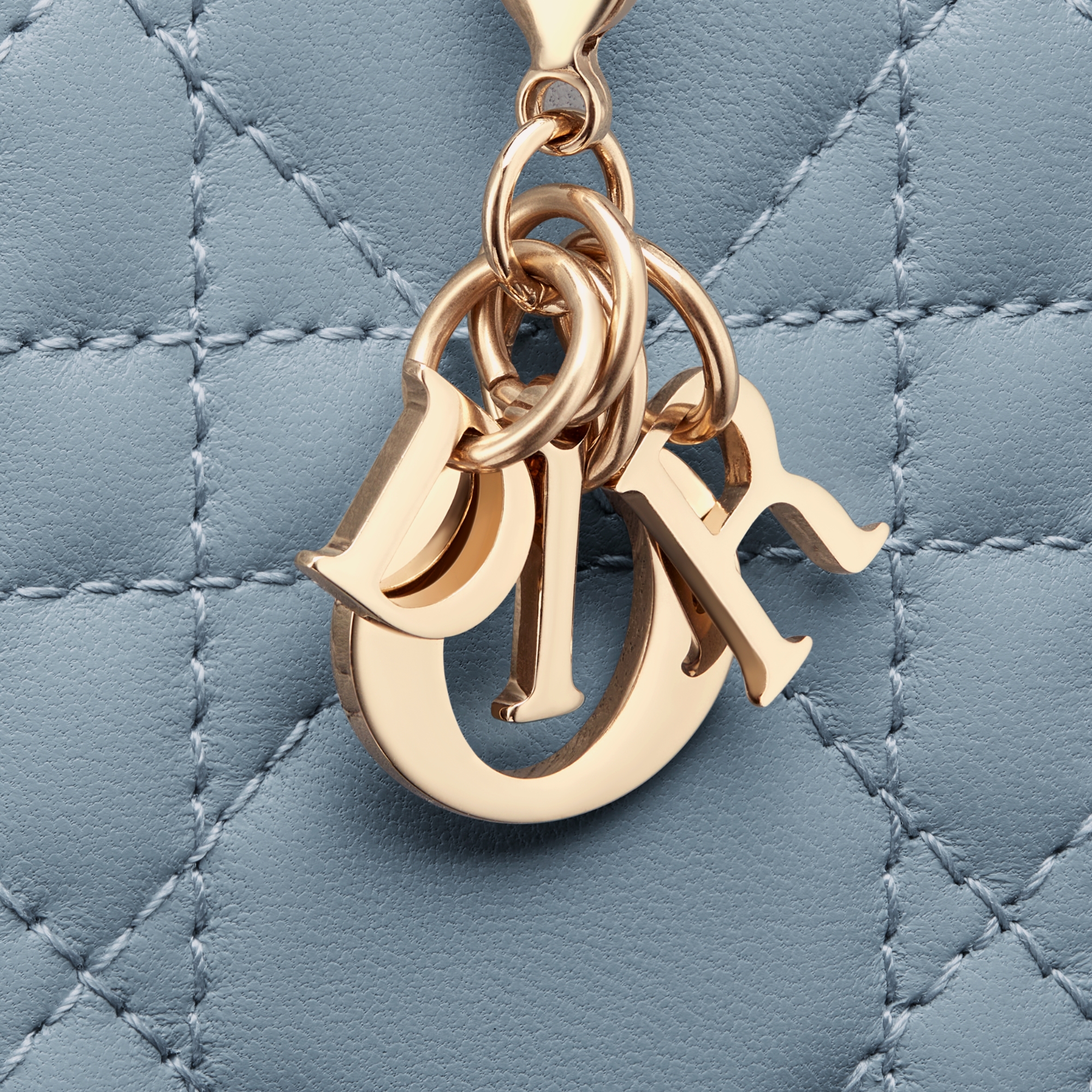 小号 Lady Dior Voyageur 小包 云雾蓝羊皮革藤格纹 E09