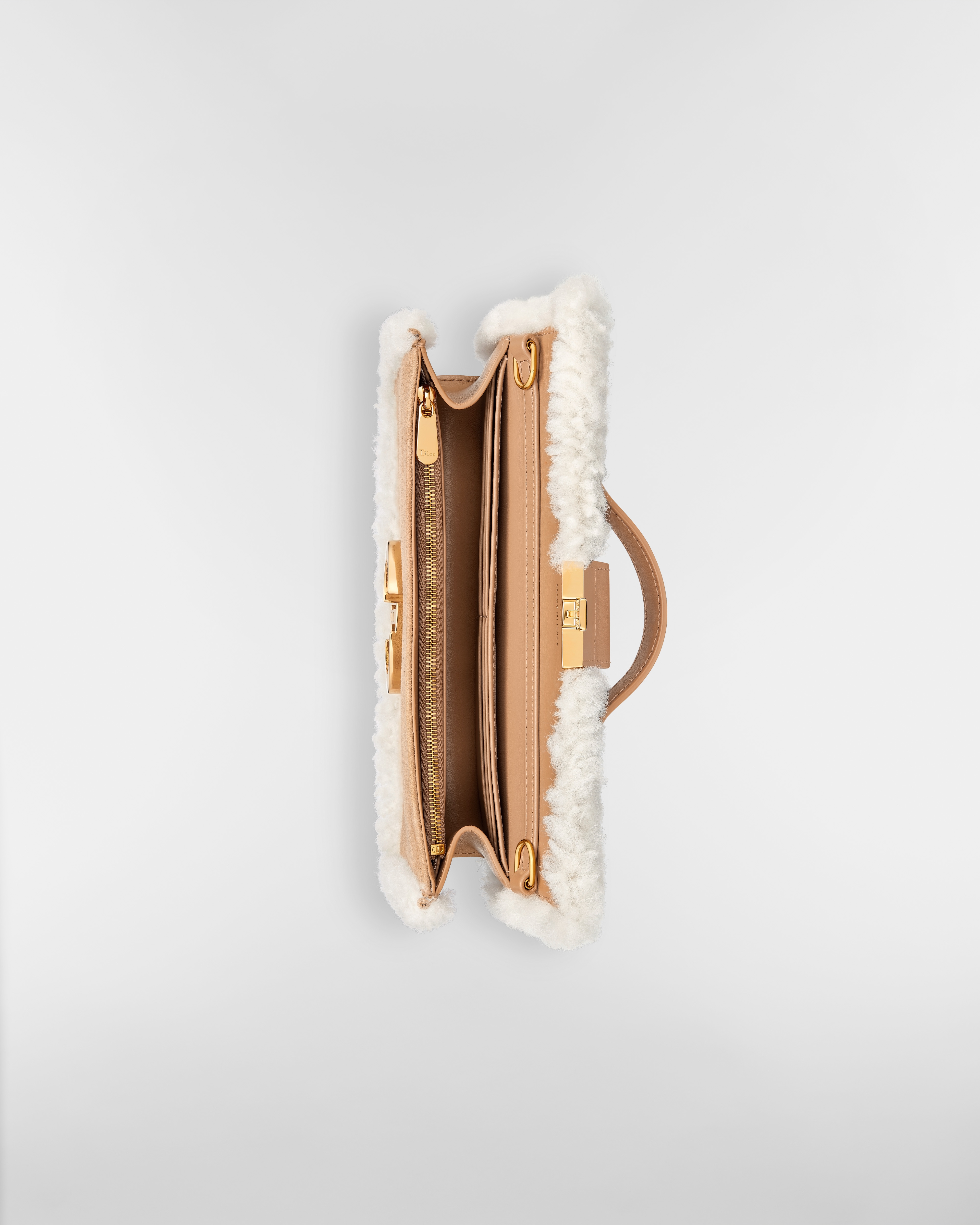 DiorAlps Miss Montaigne 迷你链条手袋 米色绒面牛皮革和米白色绵羊毛 E06