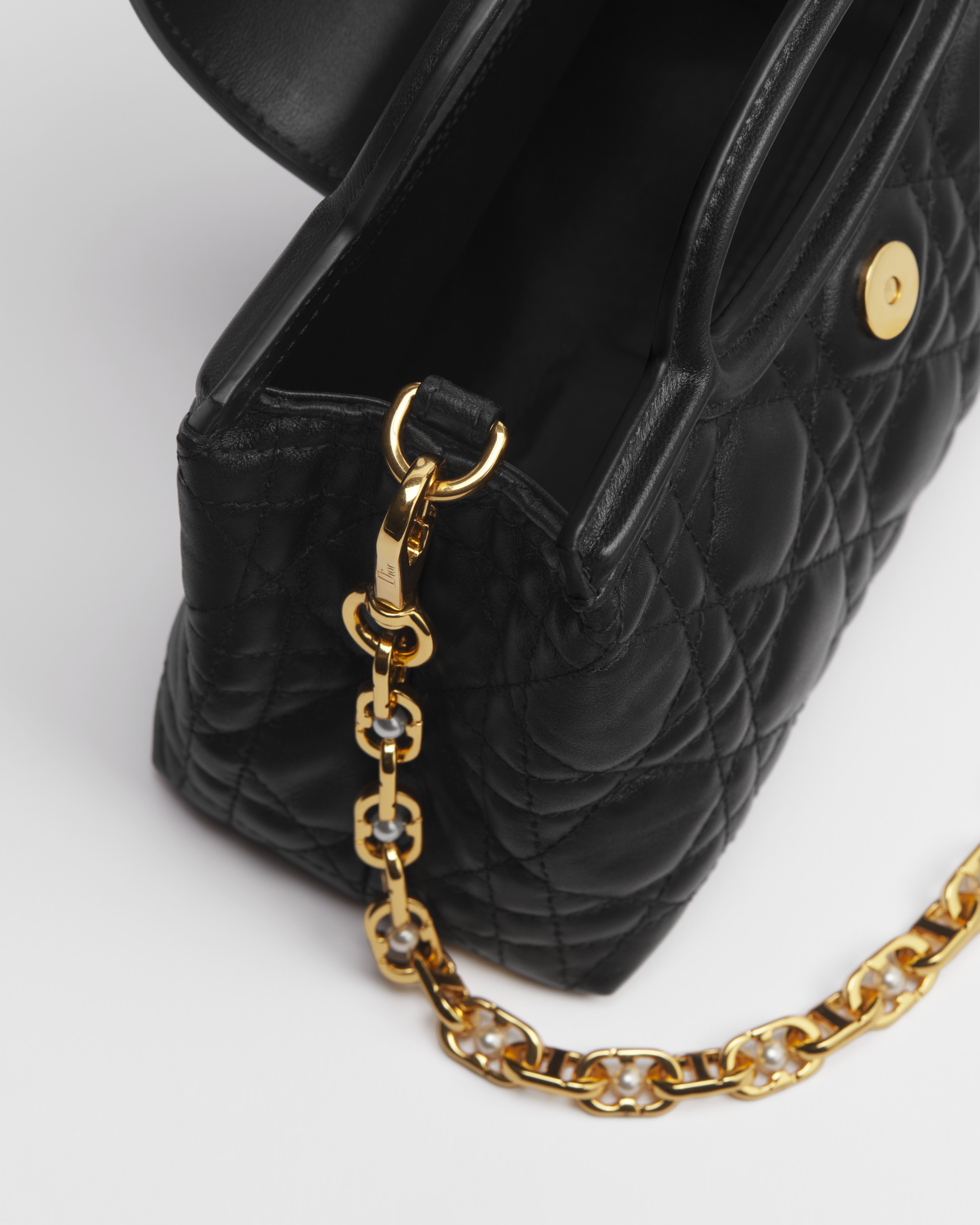 Dior Jolie Top Handle 迷你链条手袋 黑色羊皮革藤格纹 E06