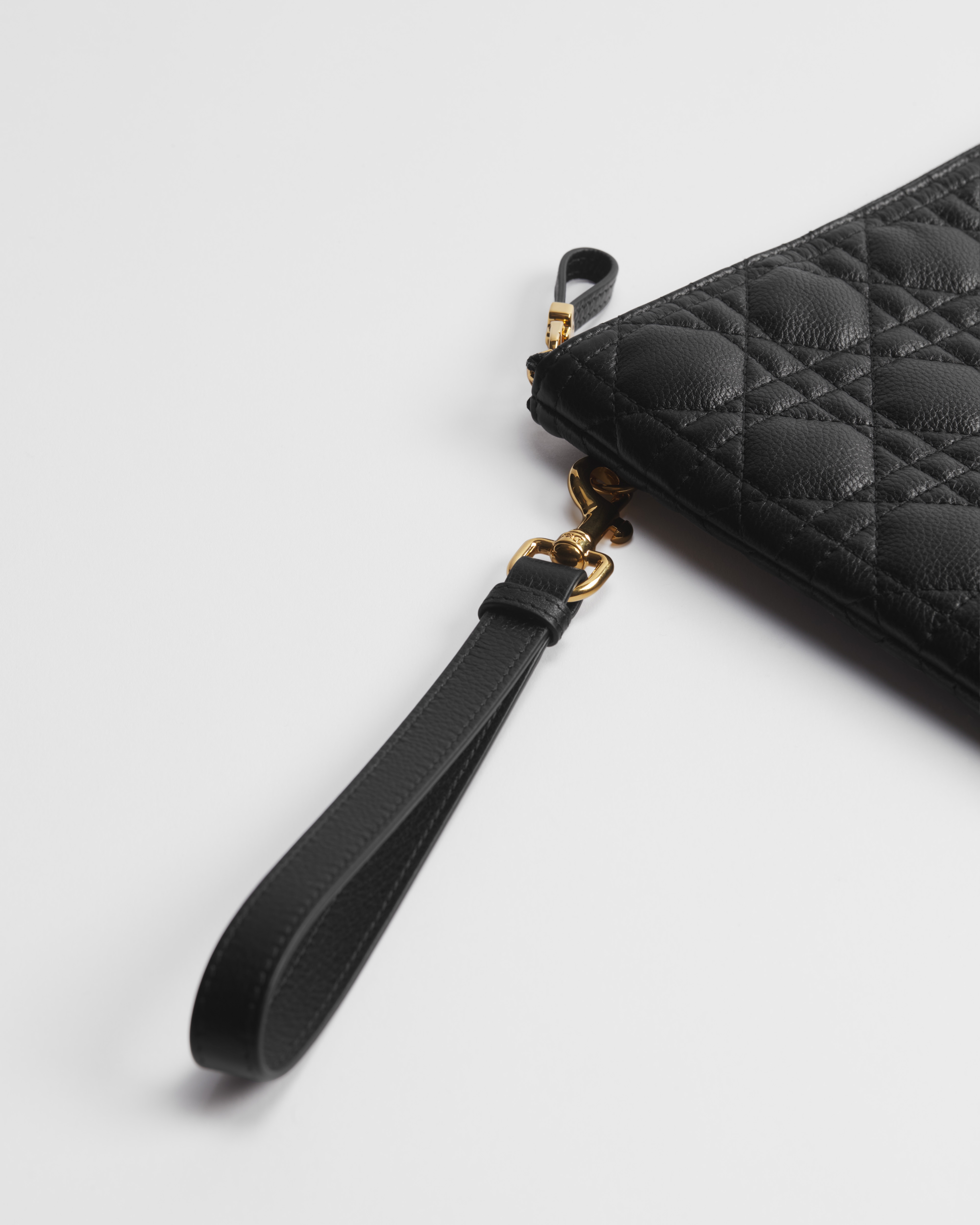 大号 Dior Caro Daily 手拿包 黑色柔软牛皮革藤格纹 E03