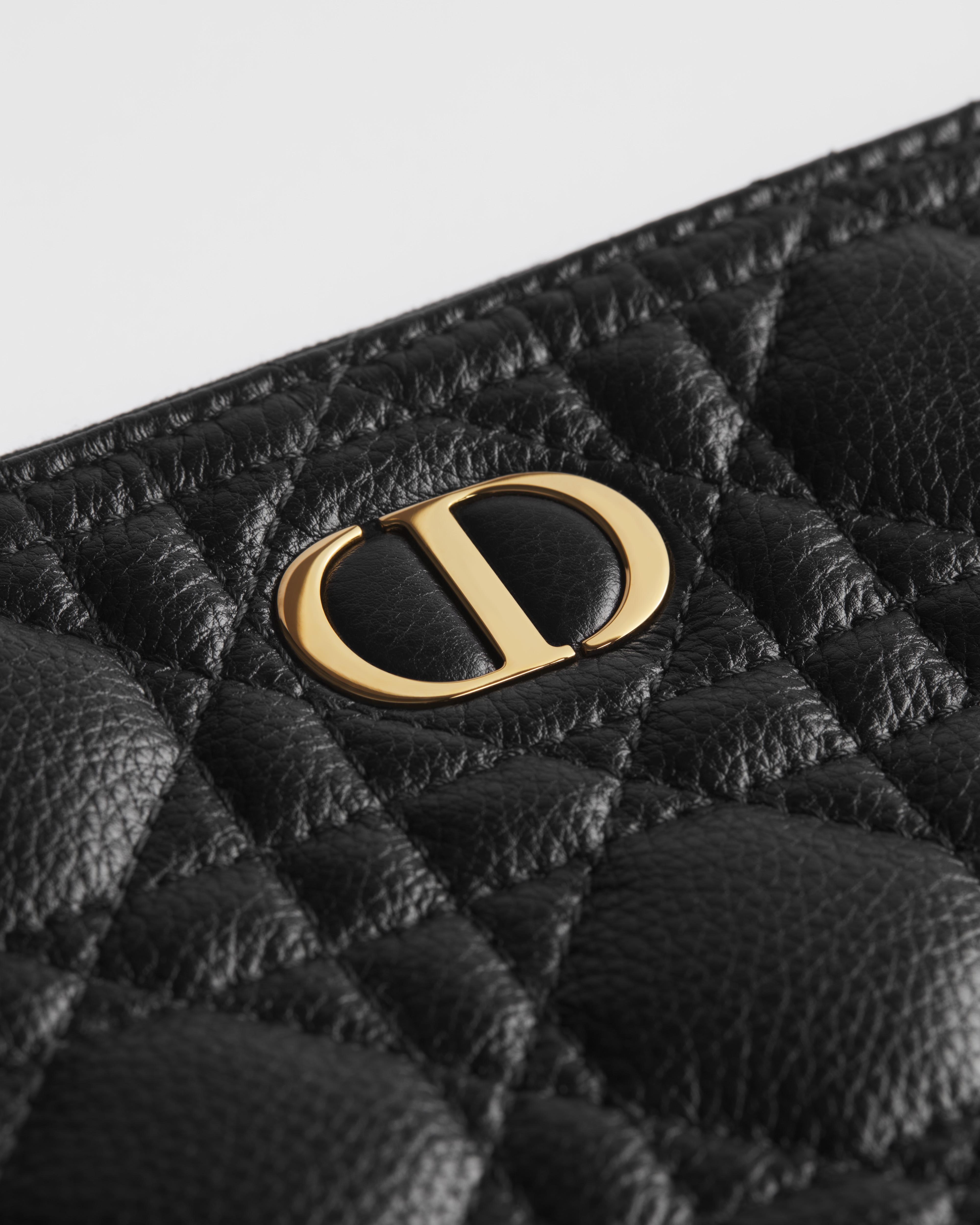 大号 Dior Caro Daily 手拿包 黑色柔软牛皮革藤格纹 E10