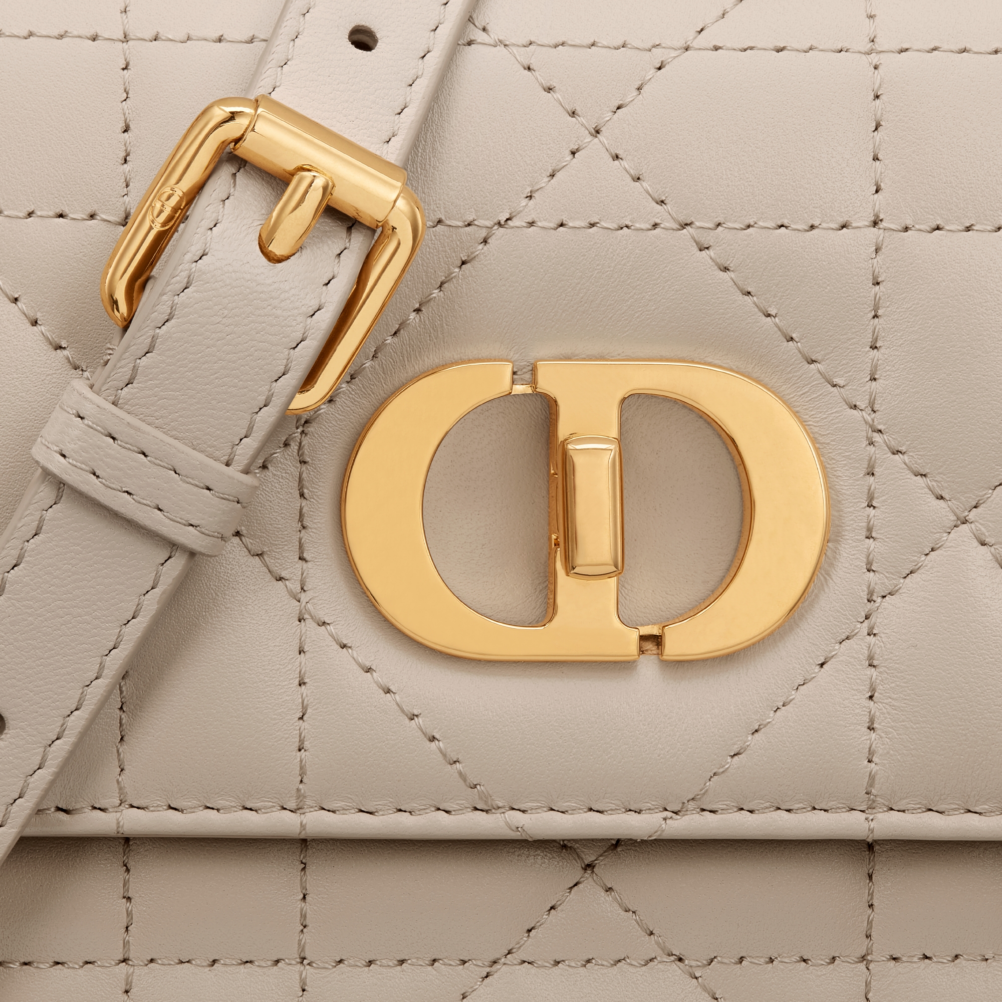 Miss Caro 迷你链条手袋 胭脂米色羊皮革超大藤格纹 E09