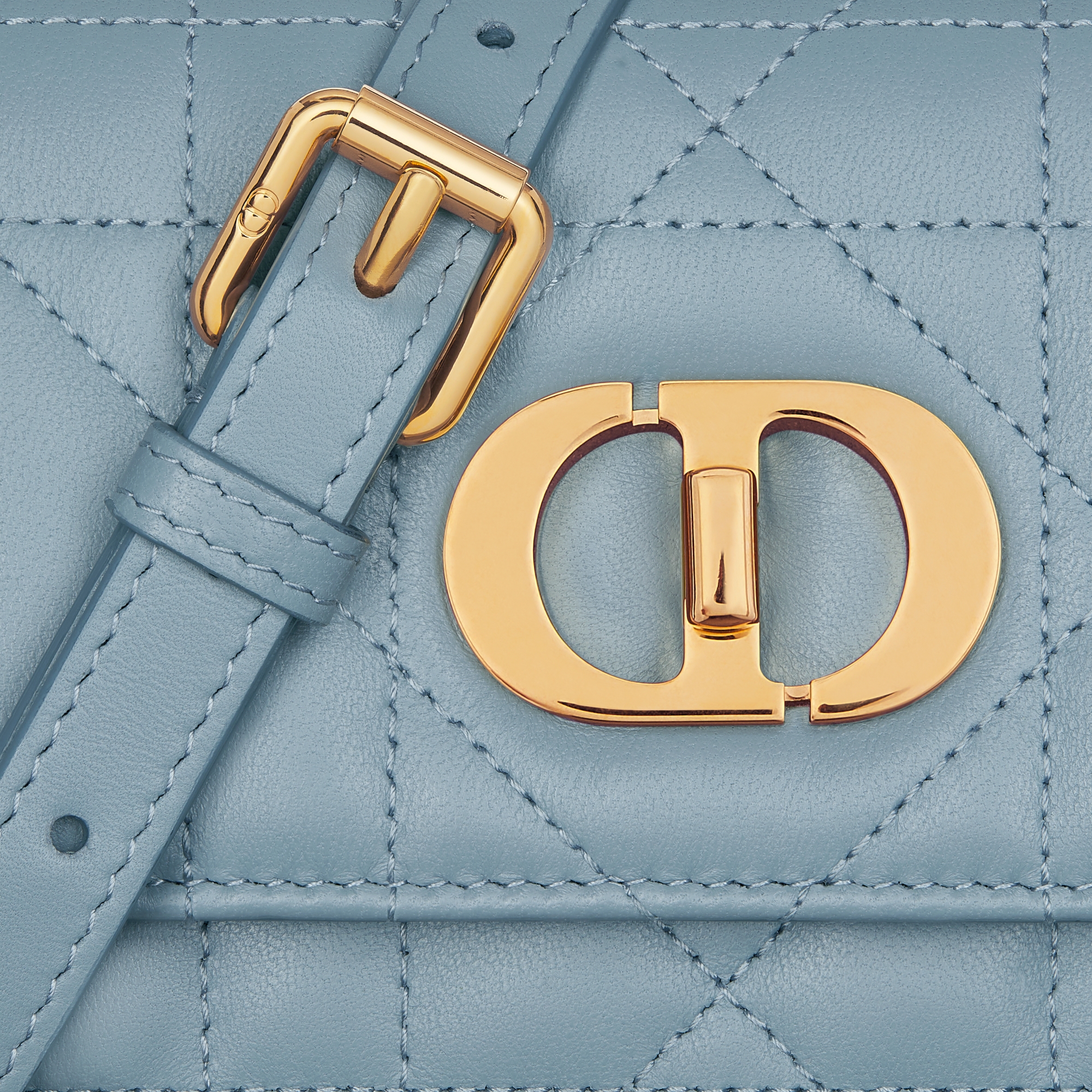 Miss Caro 迷你链条手袋 云雾蓝羊皮革超大藤格纹 E09