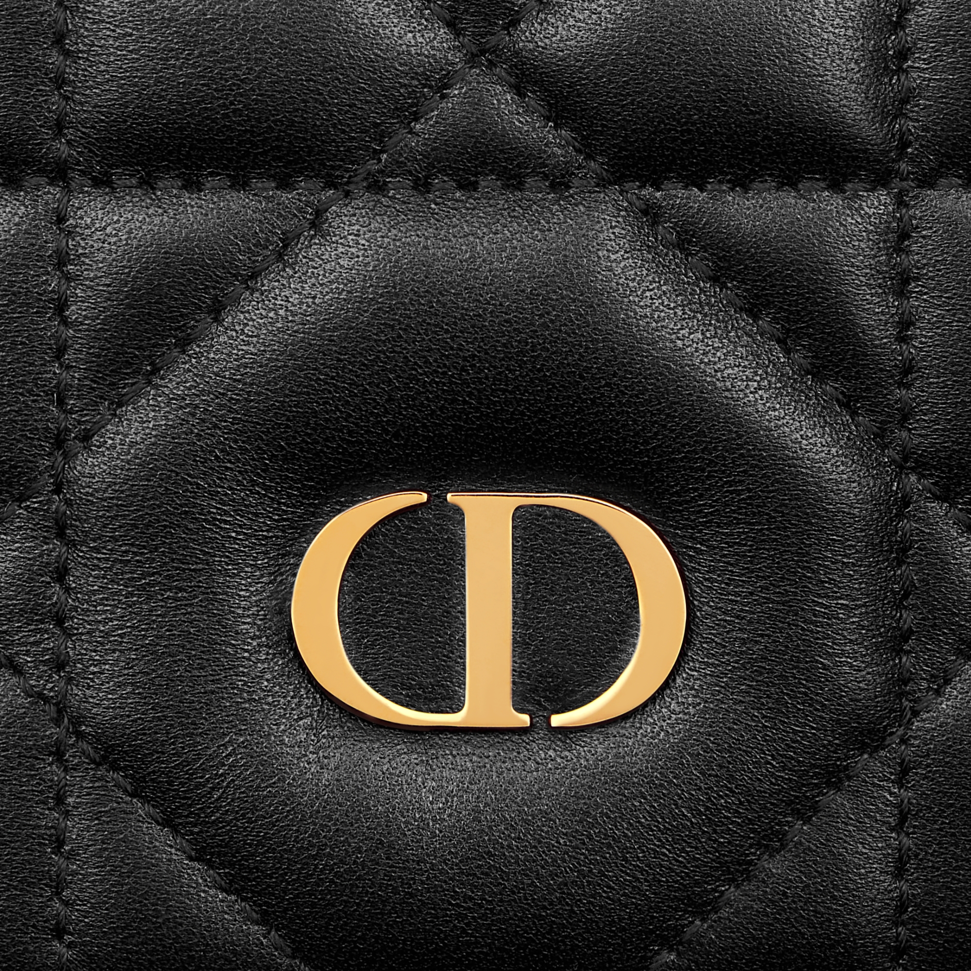 Miss Caro 护照套 黑色羊皮革超大藤格纹 E09