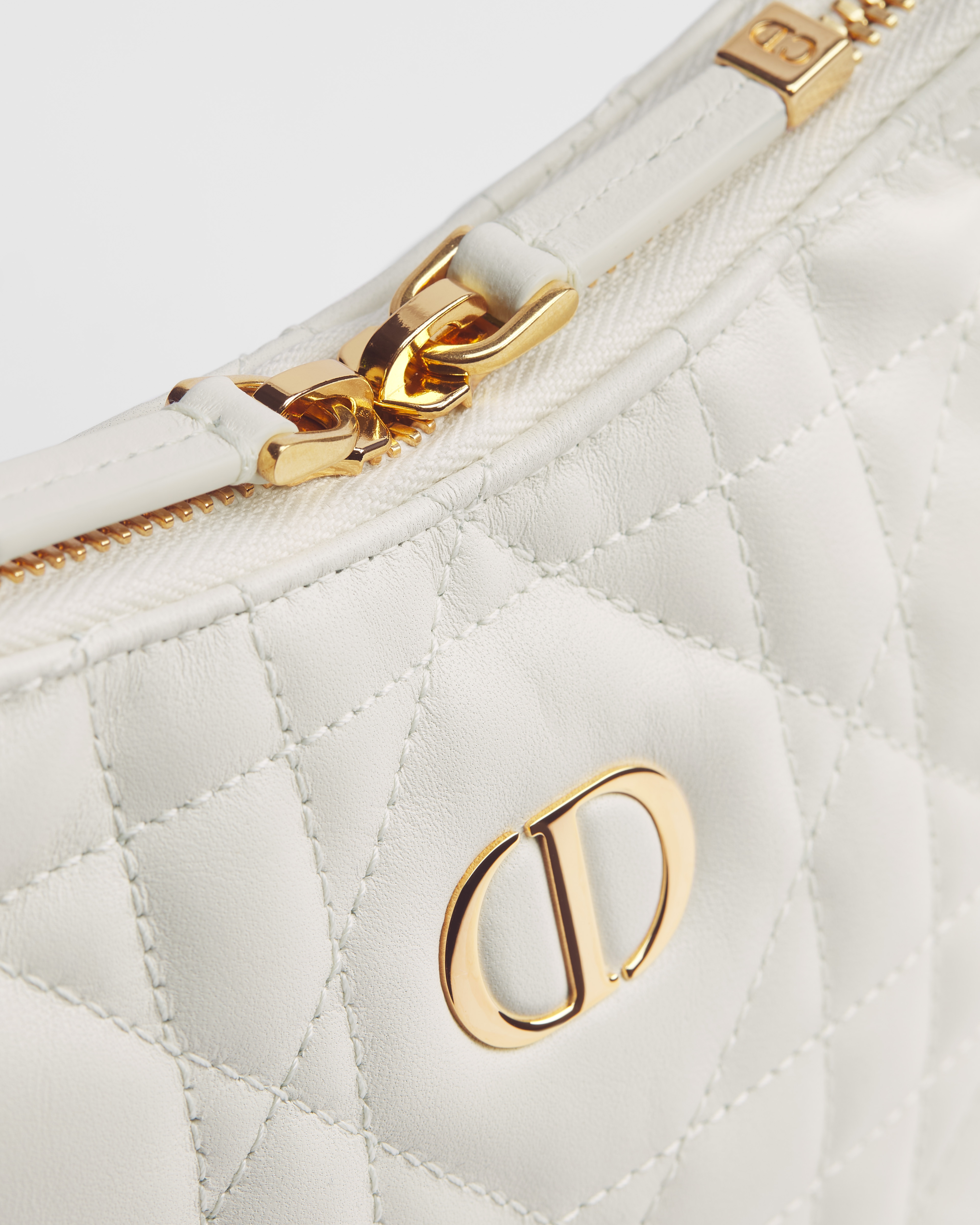 Miss Caro 迪奥之爱迷你链条手袋 奶白色羊皮革超大藤格纹 E09