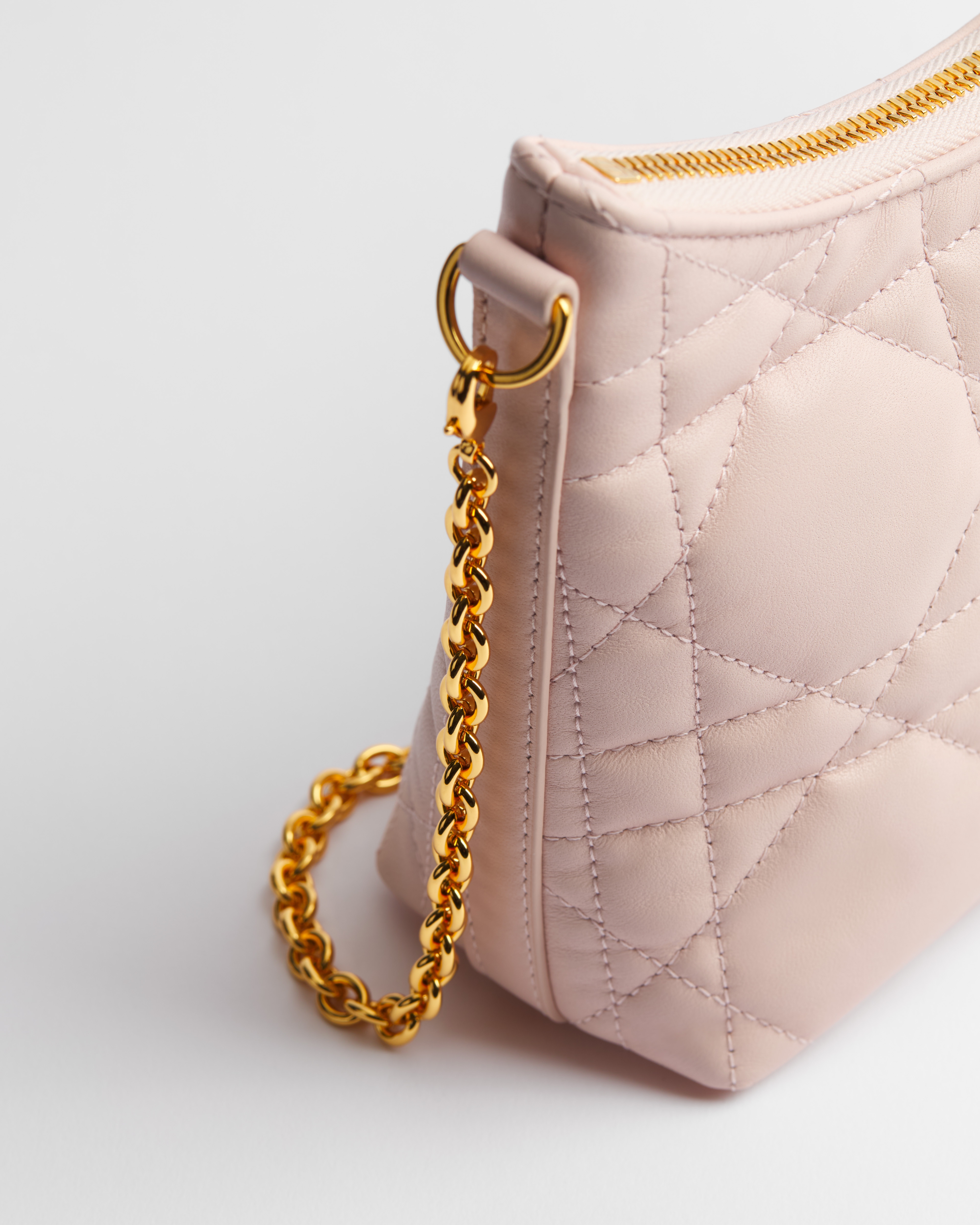 Miss Caro 迪奥之爱迷你链条手袋 胭脂粉色羊皮革超大藤格纹 E11