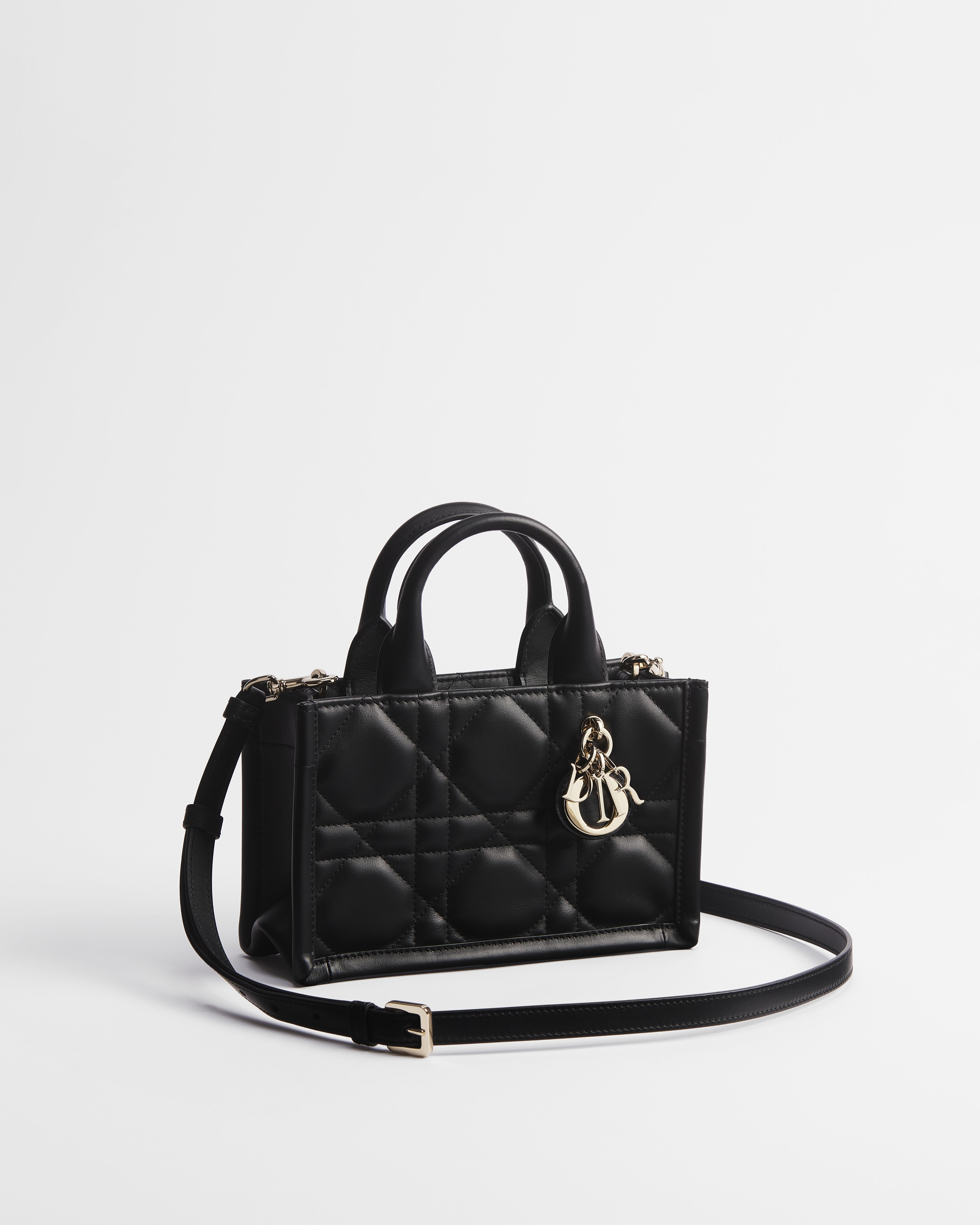 迷你 Book Tote 手袋 黑色牛皮革超大藤格纹（21.5 x 13 x 7.5 厘米） E03