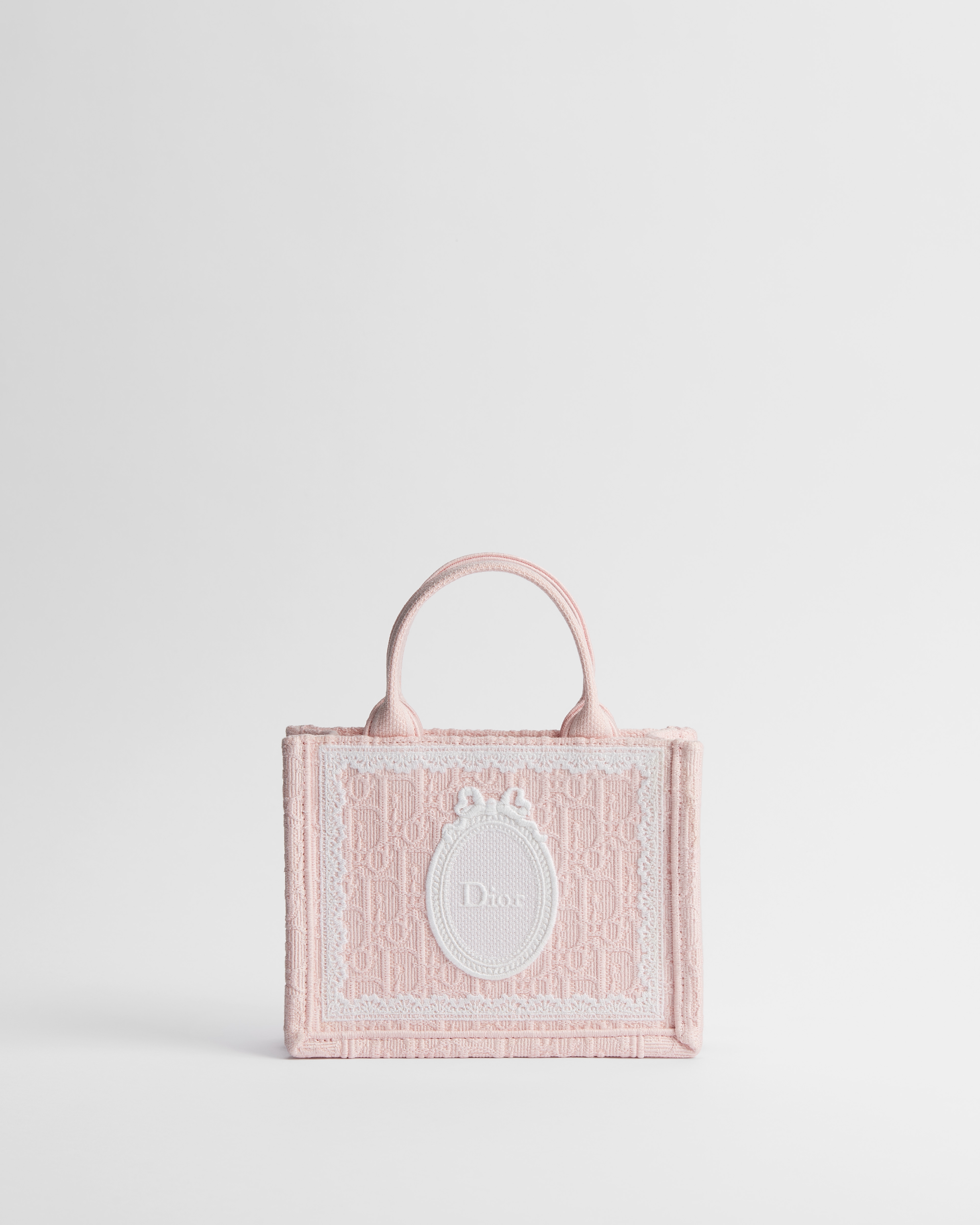 迷你 Book Tote 手袋（附肩带） 淡柔粉色 Oblique 印花面料搭配白色蕾丝和 Dior Médaillon 标志（21 x 16 x 6.5 厘米） E01
