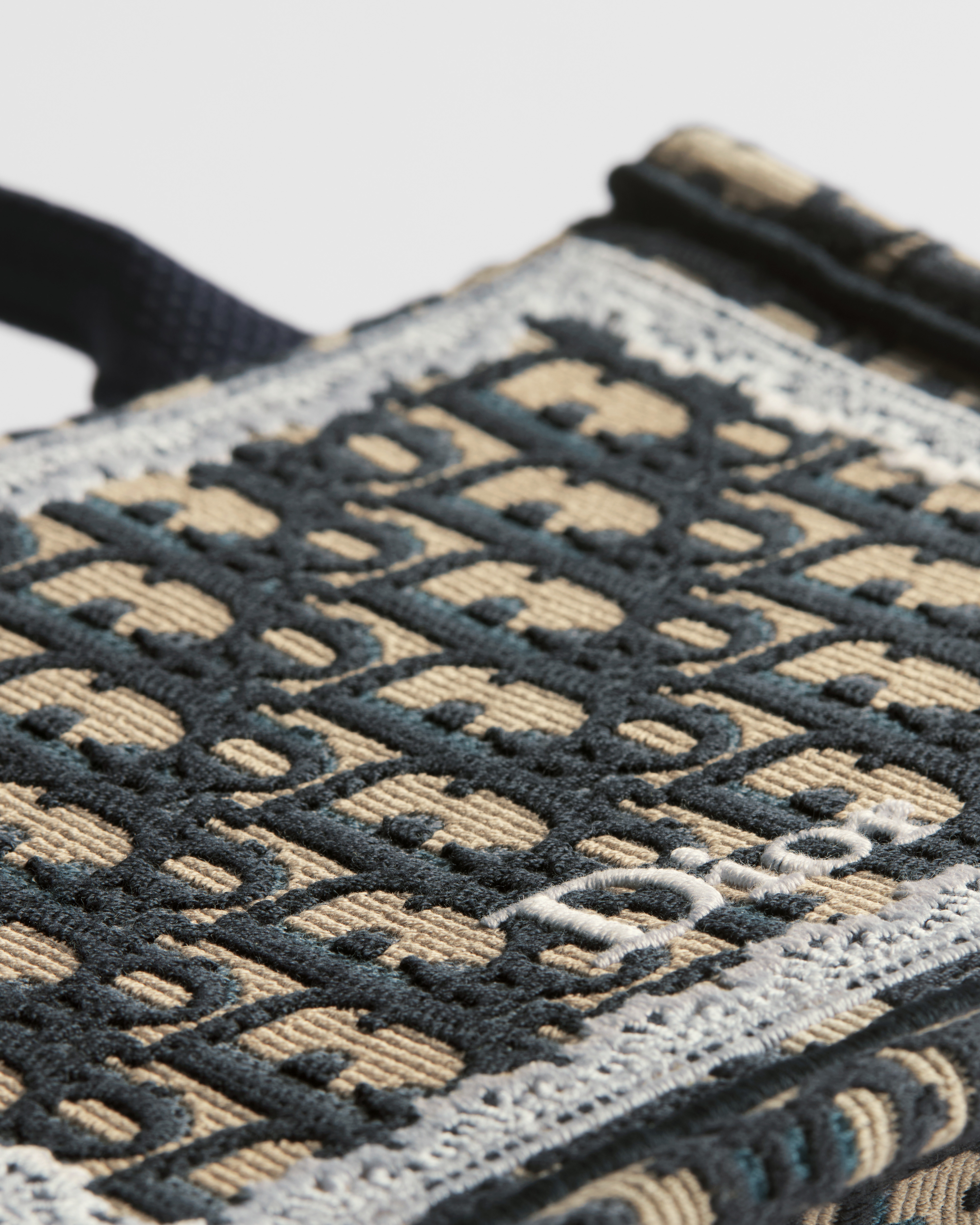 迷你 Book Tote 手袋（附肩带） 蓝色 Oblique 印花面料和白色蕾丝（21 x 16 x 6.5 厘米） E09