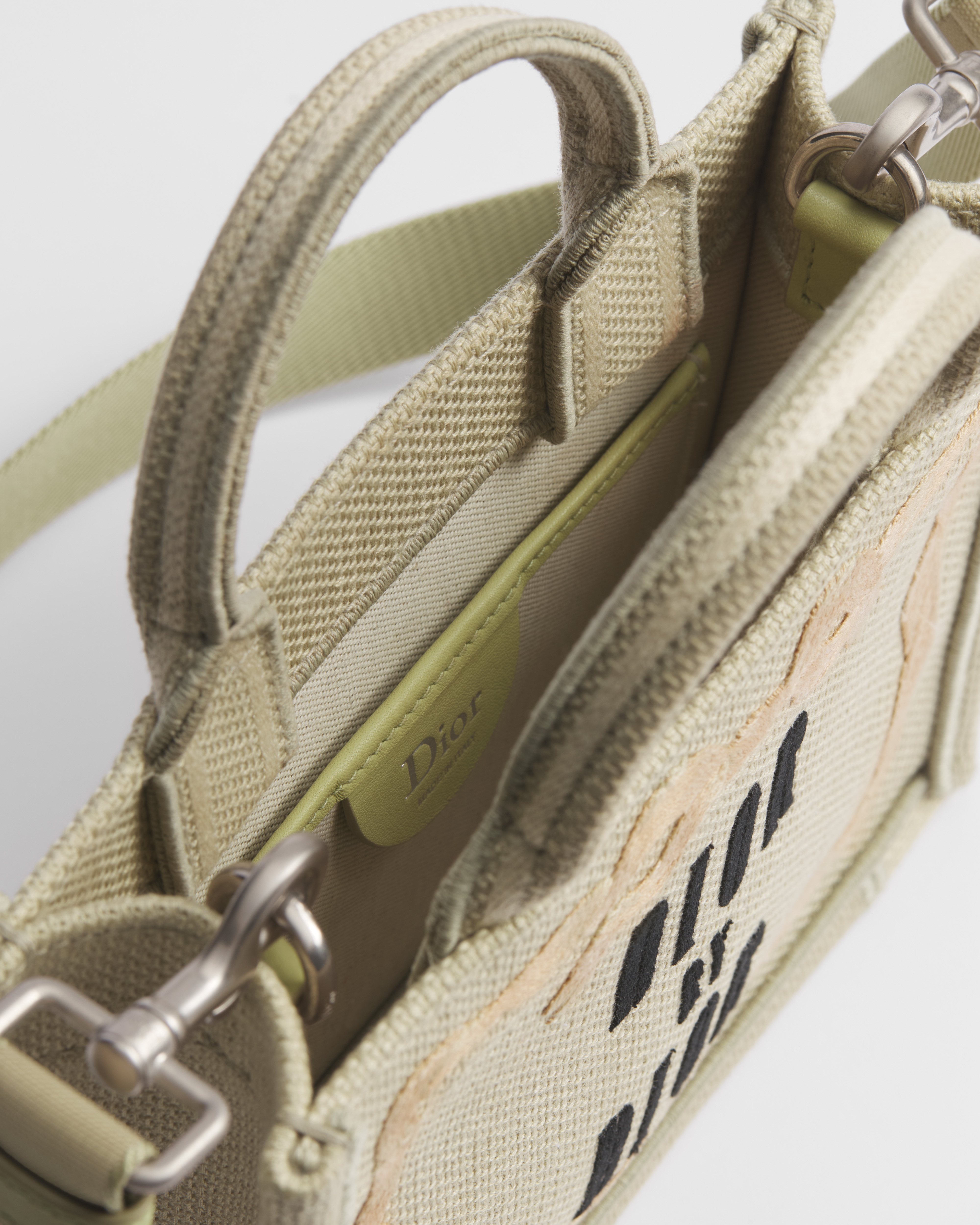 迷你 Book Tote 手袋（附肩带） 米色底色粉色和黑色 Book Cover 图案刺绣（21 x 16 x 6.5 厘米） E06