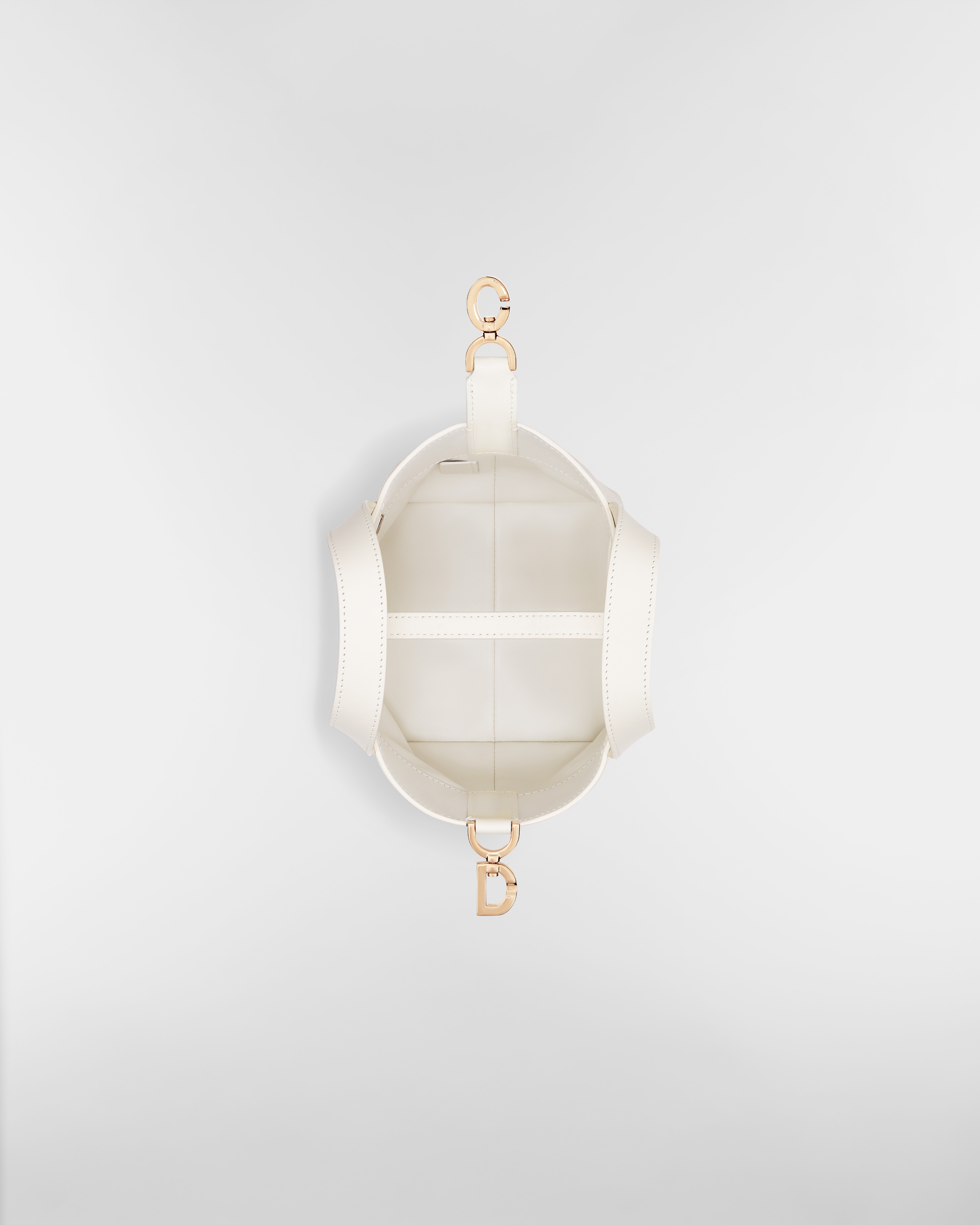 微型 Dior Toujours 竖版手袋 奶白色牛皮革藤格纹心形图案 E06