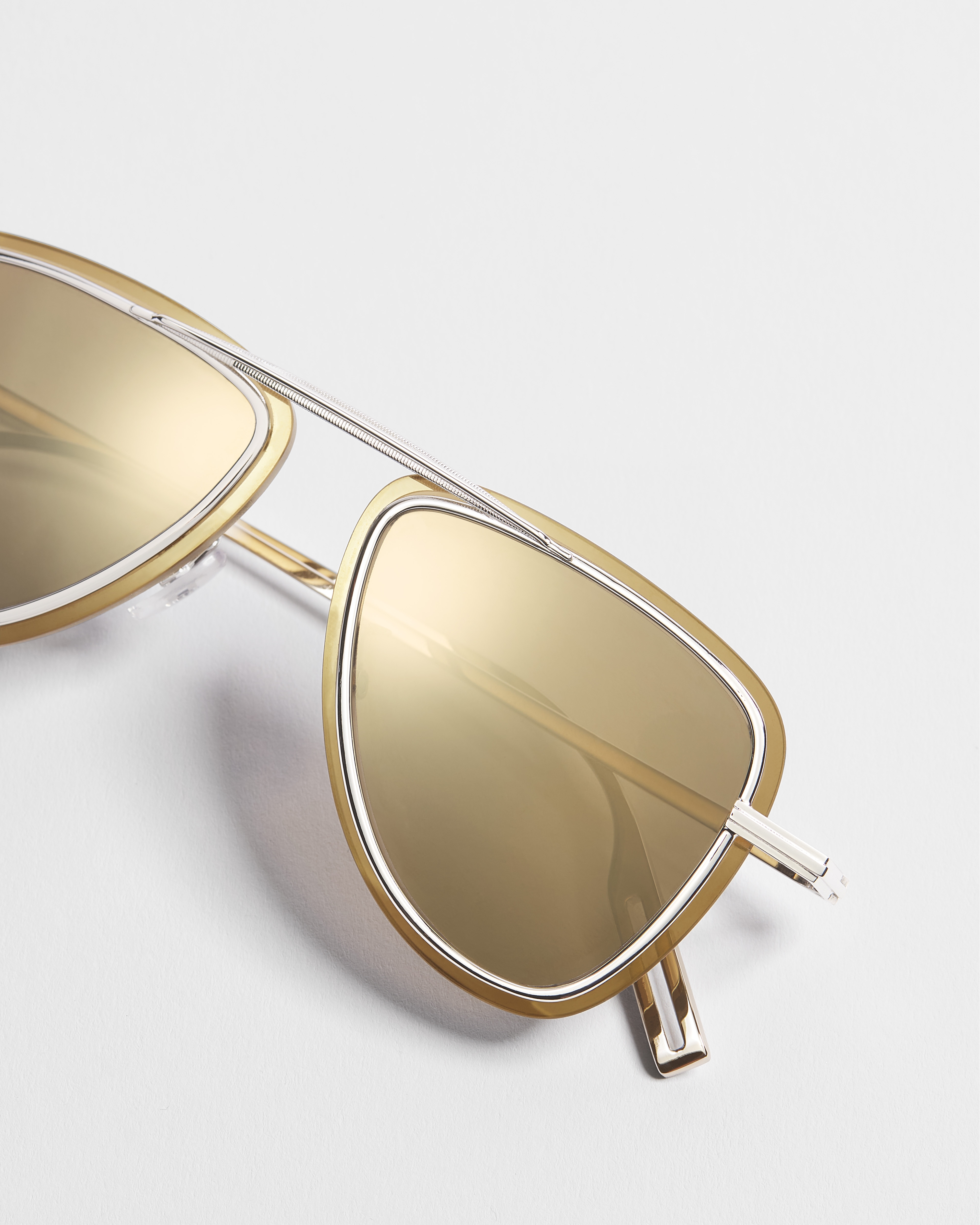 DiorBlackSuit A5U 太阳眼镜 金色调镜片搭配飞行员造型镜框 E06