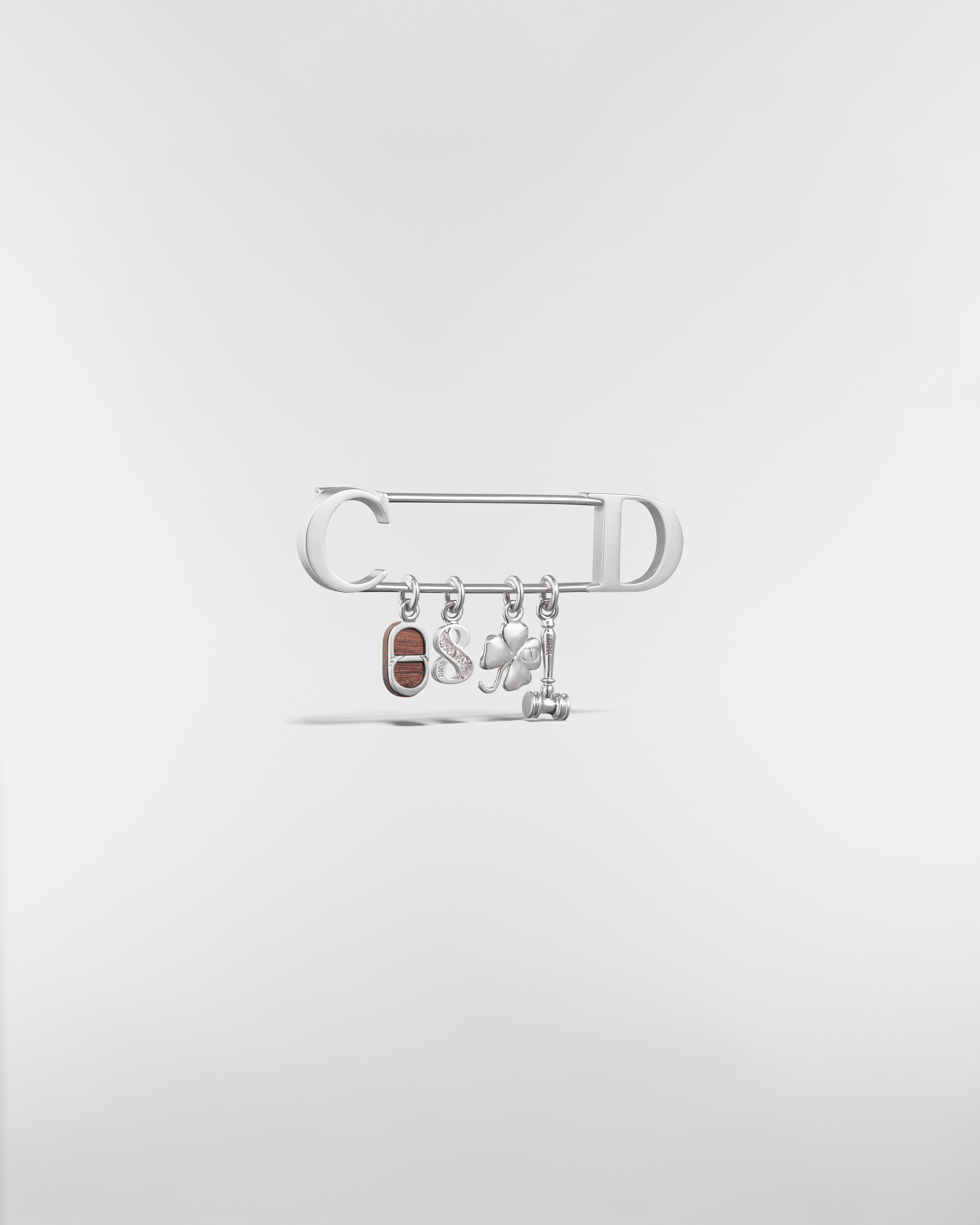 Knock on Wood 胸针 银色饰面铜合金、桑托斯木和白色晶体装饰 E03