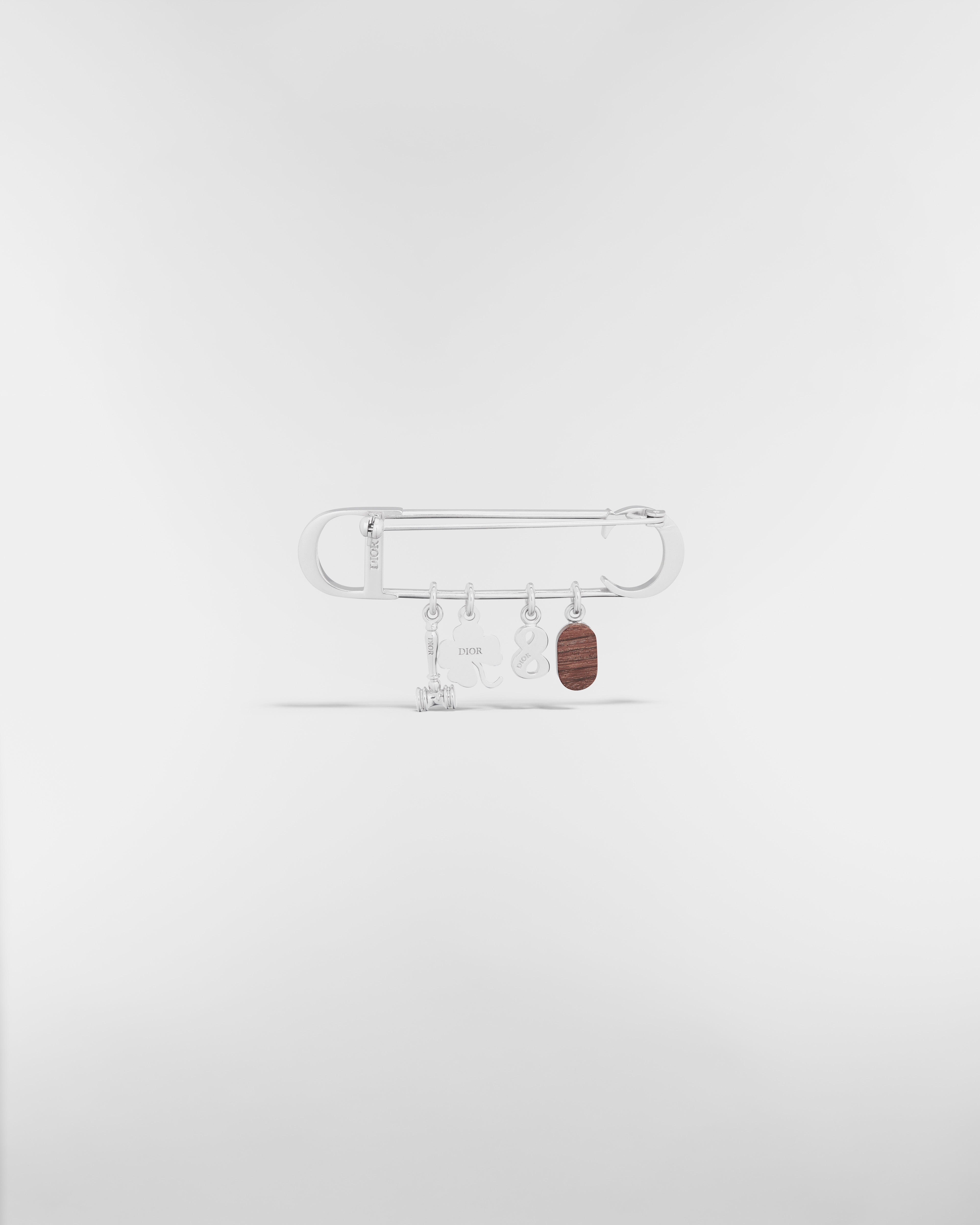 Knock on Wood 胸针 银色饰面铜合金、桑托斯木和白色晶体装饰 E08