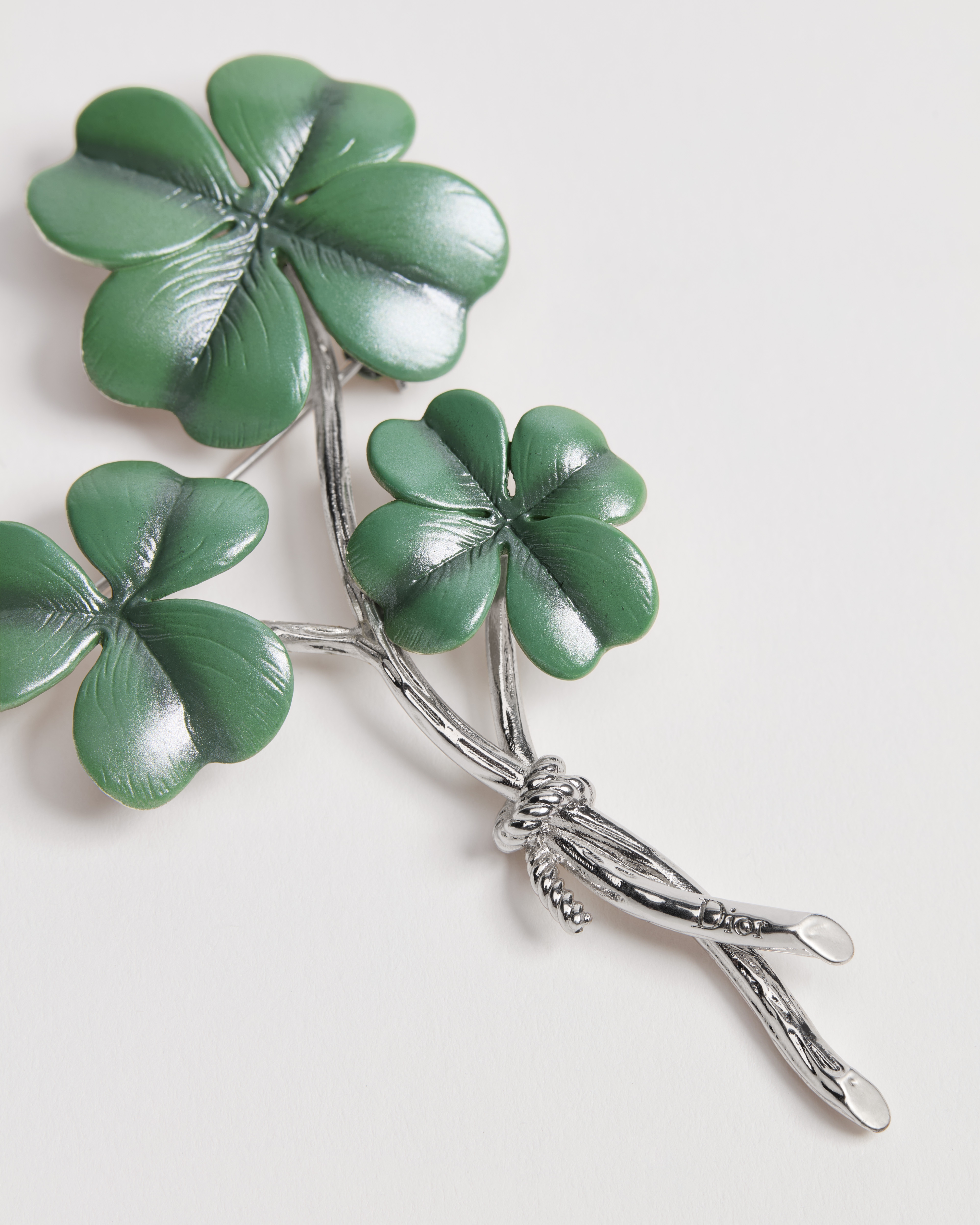 Dior Trèfle 胸针 银质和绿色人工树脂 E09